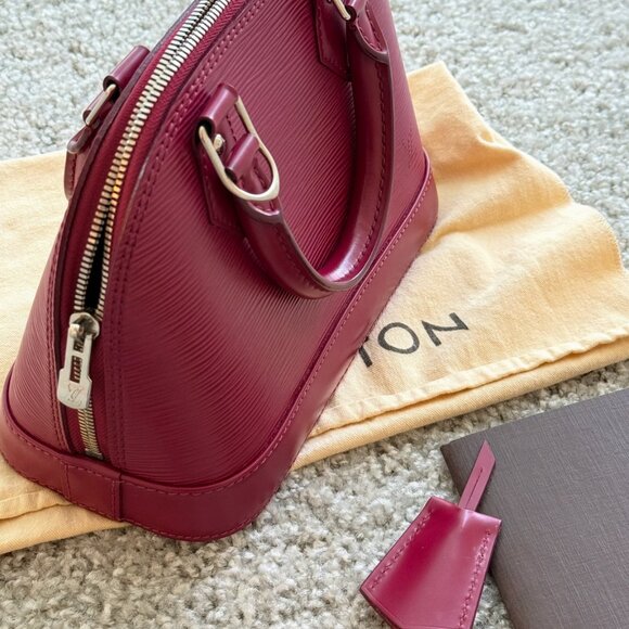 Louis Vuitton Alma BB in Fuchsia Epi Leather - Picture 11 of 14